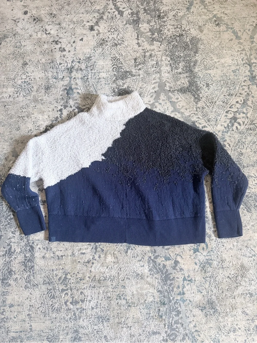 Lululemon Ombre Knit Textured Turtleneck Sweater M oversized off white Blue Grey
